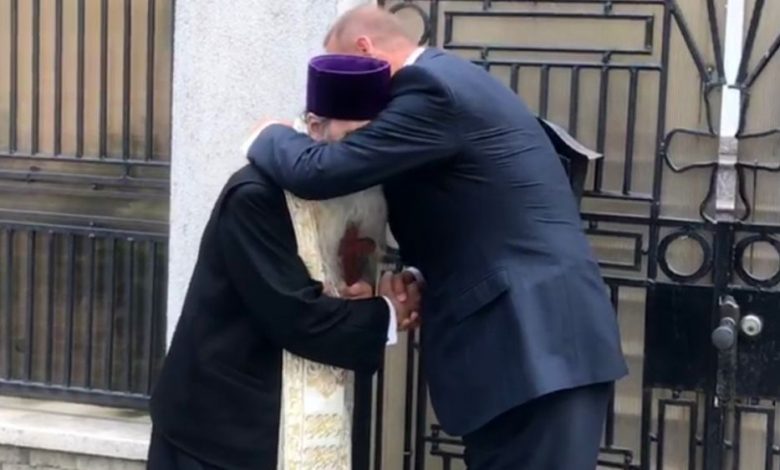 Viorel Cataramă, îmbrăţişare cu ÎPS Teodosie. „Îl rog să îmi fie duhovnic”. Ce spune despre obligativitatea purtării măştii 1 catarama.jpeg
