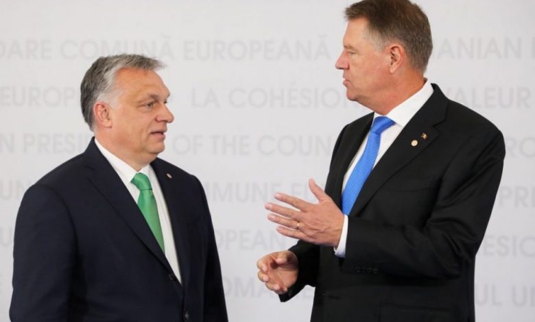 PREMIERUL UNGARIEI, reacţie la declaraţiile lui KLAUS IOHANNIS. „Bineînţeles, dacă vom fi nevoiţi, vom ridica mănuşa aruncată, dar deocamdată nu recomand să ne aplecăm după ea” 1 orbaniohannis.jpg