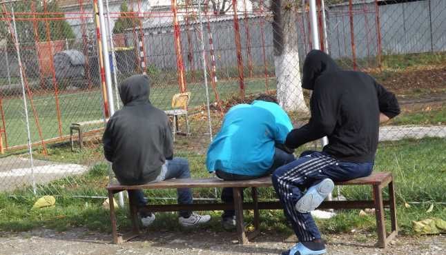 Update BRAȘOV. Centre de zi pentru copiii cu tulburări de comportament 1 tineri-tulburari.jpg