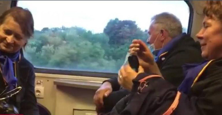 BRAȘOV. Aglomerație și oameni fără măști într-un tren cu destinația București! 1 tren_3.png