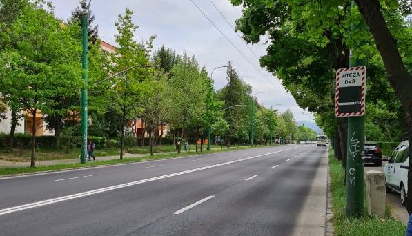 BRAȘOV. Sistem de indicare a vitezei autovehiculelor, montat pe un bulevard din oraș (FOTO) 1 whatsappimage2020-05-18at16-00-18.jpeg