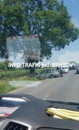 Județul BRAȘOV. Șoferiță rănită după ce a intrat cu mașina într-un copac 1 20200626_130301_281441.jpg