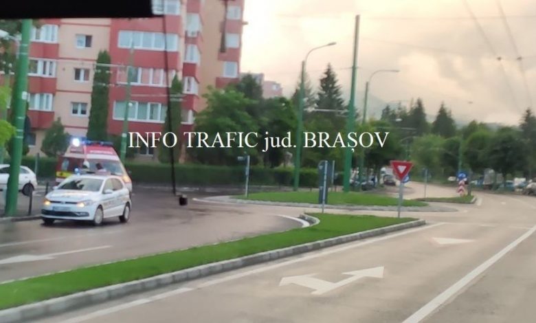 BRAȘOV. Autoturism intrat în stâlp, pe str. Carpaților / Șoferul, pozitiv la DrugTest 1 accidentcarpatilor_12.jpg