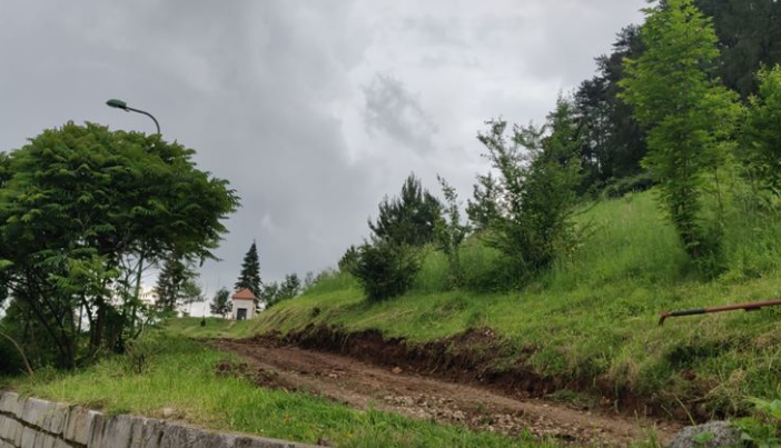 BRAȘOV. „Bulevard” spre troiță, în Șchei?!... / UPDATE. Răspunsul Primăriei 1 drum_2.png
