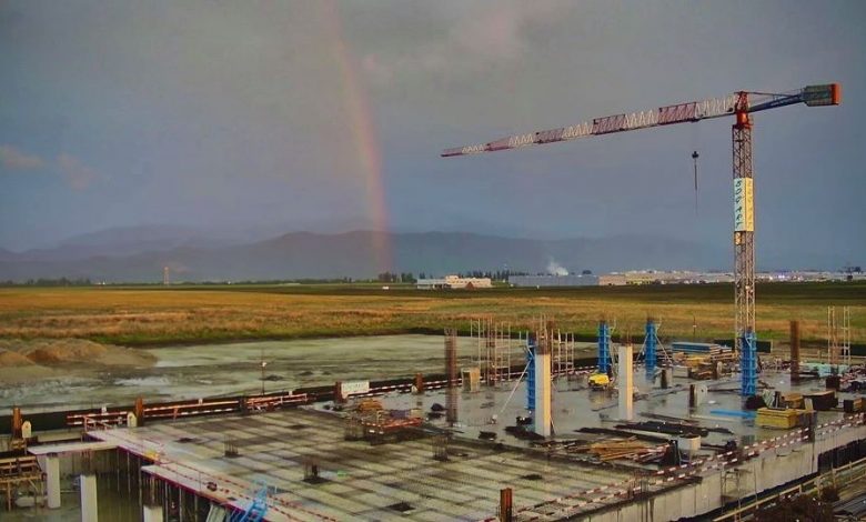 BRAȘOV. Părăul Besălcin nu poate sta în calea Aeroportului. Rămâne de stabilit cine deviază cursul de apă 1 santierul-aeroport.jpg