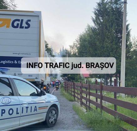 BRAȘOV. BLOCAJ pe DN 73A, din cauza unui incendiu! (FOTO) 1 20200710_210551_281730.jpg