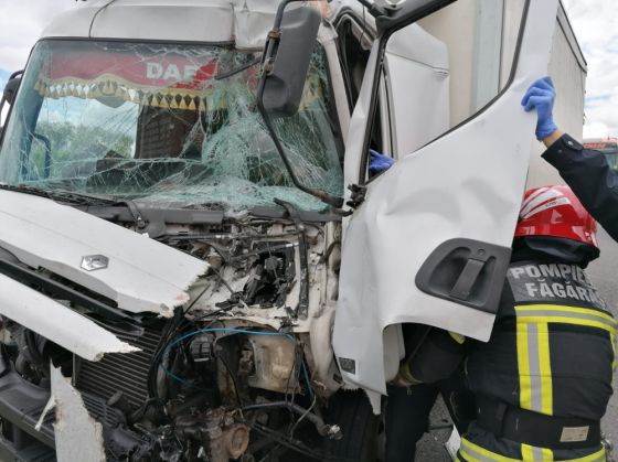 BRAŞOV. Accident grav pe DN1. Persoană încarcerată - FOTO 1 accidentmandra1_281781.jpeg