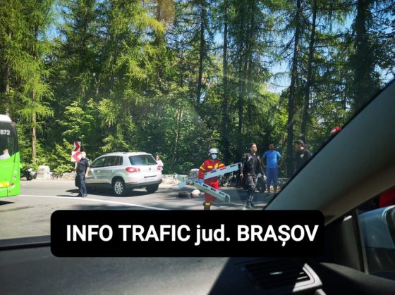 BRAȘOV. Accident între un autoturism și o motocicletă, pe Drumul Poienii 1 20200822_152712_282688.jpg