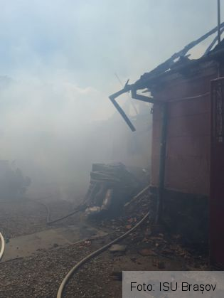 BRAȘOV. ULTIMA ORĂ. Incendiu la o casă și o șură din Teliu! (Galerie FOTO) 1 IMG-20200817-WA0014_282590.jpg