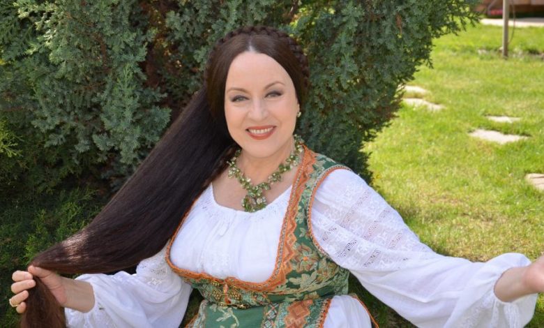 Maria Dragomiroiu nu a fost niciodată la coafor / Ce face cu părul tăiat 1 mariadragomiroiu_2.jpg
