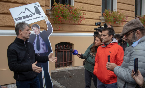 Brașovul, un județ îngropat în gunoi chiar de către cei care ar trebui să îl curețe și să îl protejeze 1 scripcarucoliban.png