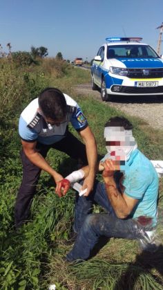 Update. BRAȘOV. Bărbatul atacat de urs, observat întâmplător de polițiști, într-un șanț de pe marginea DN 10 1 20200907_155009_283028.jpg
