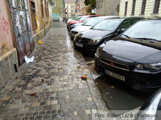 BRAȘOV. Pericol în centrul orașului, din cauza clădirilor nereabilitate!!! 1 FB_IMG_1599210862462_282984.jpg