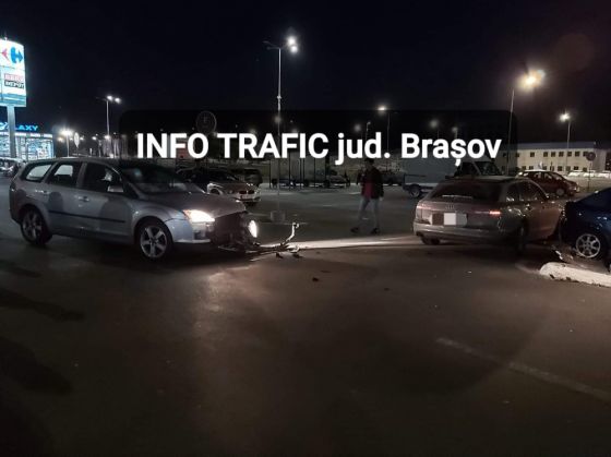 BRAȘOV. Trei autovehicule avariate, în parcarea Carrefour 1 20201011_233803_283763.jpg