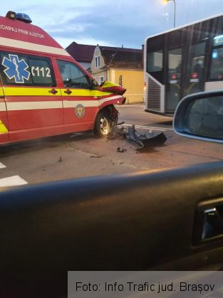 BRAȘOV. Coliziune între o autospecială SMURD și un autobuz RATBV! 1 FB_IMG_1603642009483_284075.jpg