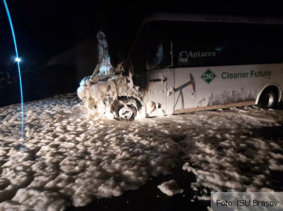 BRAȘOV. Incendiu la un microbuz, în autogară! (Galerie FOTO) 1 IMG-20201011-WA0010_283761.jpg