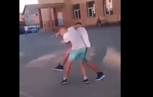 BRAȘOV. Dosar penal, după un video pe internet! 1 bataie.png