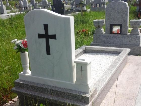 BRAȘOV. Protecția Consumatorilor, verificări în... cimitir 1 mormant_284116.jpg