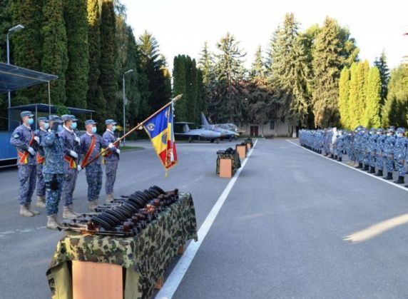 BRAȘOV. „Bobocii” Academiei Forțelor Aeriene au început anul universitar în izolare pentru SARS-CoV-2 1 studenti-academie-henri-coanda1_283532.jpg