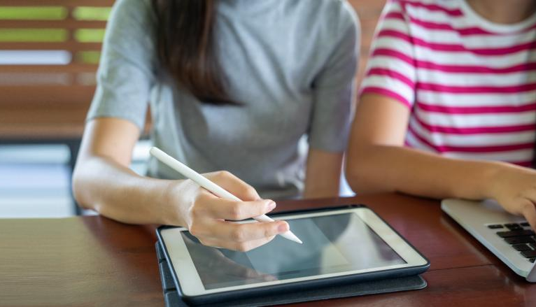 În municipiul BRAȘOV sunt necesare 31.000 de tablete, laptopuri și desktopuri / Elevii mai au de așteptat... 1 tablete.png