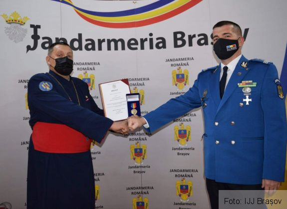 BRAȘOV. Preotul militar Ion Epaminond Boroș, decorat cu Emblema de Onoare a MAI 1 FB_IMG_1605623210952_284566.jpg