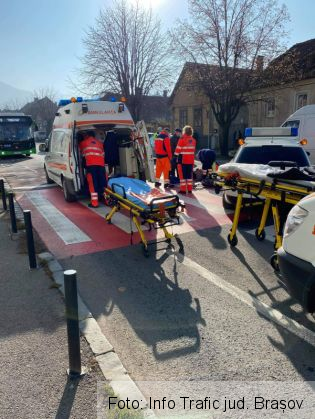 BRAȘOV. Femeie lovită de un autoturism, pe strada Lungă 1 FB_IMG_1606303421765_284684.jpg