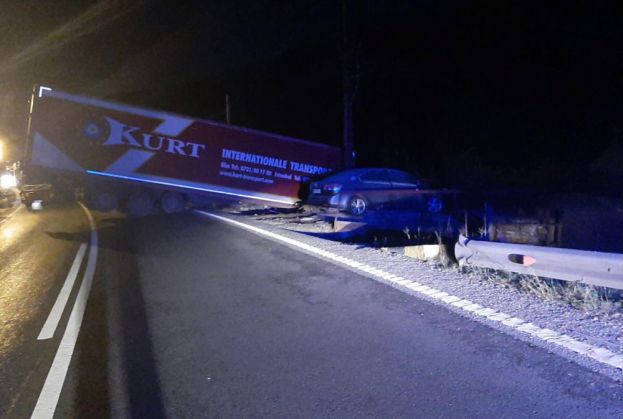 BRAȘOV. ULTIMA ORĂ. DN 1, blocat de un TIR! (FOTO) 1 IMG-20201102-WA0000_284219.jpg