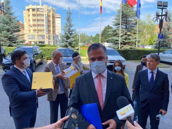 BRAȘOV. Și Adrian Veștea are coronavirus! Cum se simte?... 1 Vestea-Scripcaru-depuneresemnaturi_282568.jpg