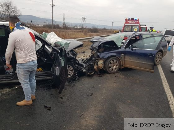 Accident cu doi morți și trei răniți, pe DN 1 Sibiu - Brașov (Galerie FOTO) 1 IMG-20201221-WA0002_285182.jpg