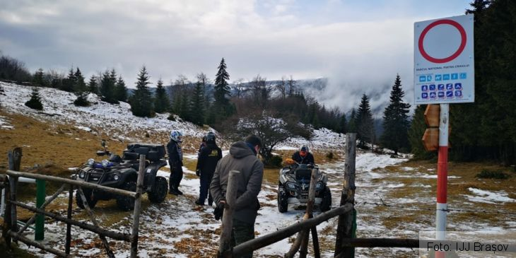 BRAȘOV. Amenzi pentru intrarea cu ATV-urile în Parcul Național Piatra Craiului / Intervenție a salvamontiștilor 1 atv 2_285415.jpg