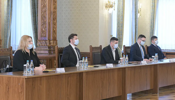 „Programul AUR - moarte la liber pentru toți românii”! CTP face praf noua formațiune politică parlamentară... 1 sosoacamasca.png