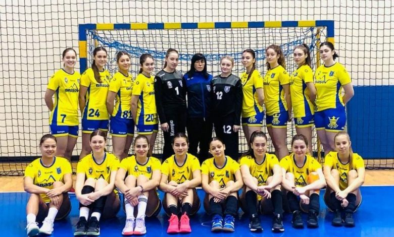 BRAŞOV. Junioarele 1 de la Corona, turneu la Rm. Vâlcea 1 jun1.jpg