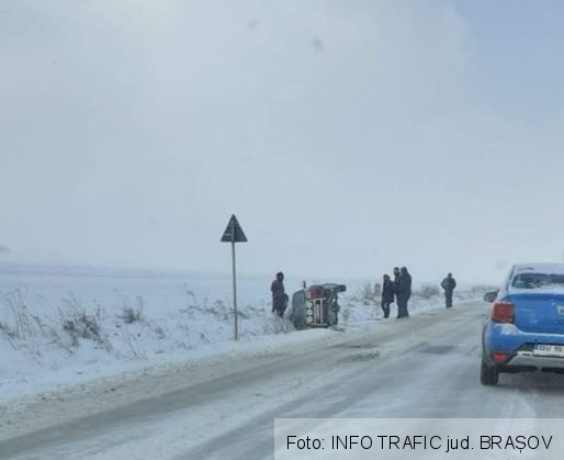 BRAȘOV. Autoturism răsturnat pe drumul spre Tărlungeni 1 20210212_115707_286361.jpg