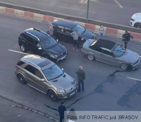 BRAȘOV. Coliziune între trei autovehicule, pe Calea București! 1 FB_IMG_1614262609783_286585.jpg