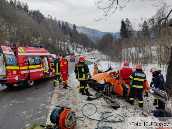 BRAȘOV. ULTIMA ORĂ. Accident și pe DN 1! Victimă încarcerată, inconștientă (Galerie FOTO) 1 IMG-20210217-WA0002_286453.jpg