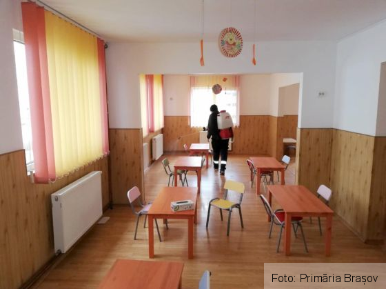 BRAȘOV. Primăria se ocupă de dezinfectarea unităților de învățământ, înainte de redeschiderea lor 1 WhatsApp Image 2021-02-04 at 13.05.07 (1)_286219.jpeg