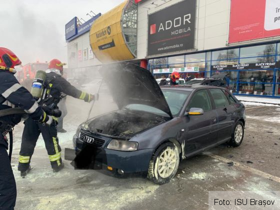BRAȘOV. Incendiu la un autoturism, în parcarea Altex (FOTO) 1 WhatsApp Image 2021-02-18 at 13.18.10_286475.jpeg