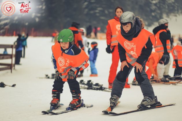 BRAȘOV. BUCURIE. Copii din familii defavorizate primesc lecții gratuite de schi, în Poiană (FOTO) 1 ski11_286581.jpeg