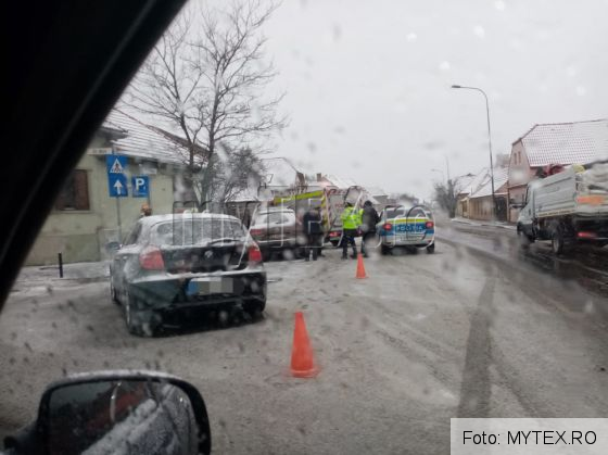 BRAȘOV. Accidente pe str. Zizinului, pe De Mijloc și pe Drumul Poienii (FOTO) 1 IMG-20210306-WA0007_286746.jpg