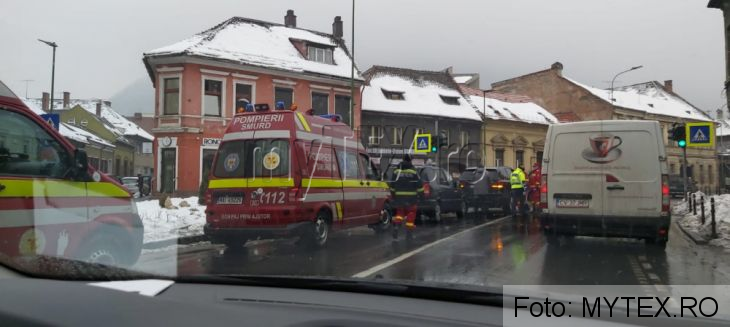 BRAȘOV. ULTIMA ORĂ. Accident pe str. Iuliu Maniu! (Galerie FOTO) 1 IMG-20210322-WA0007_287085.jpg