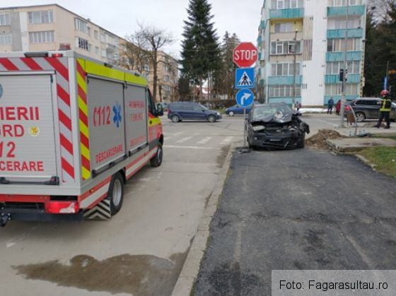 Județul BRAȘOV. Adolescent băut la volan, implicat într-o coliziune 1 acc-bulevard_287137.jpg