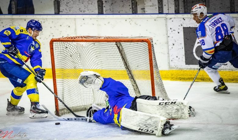 BRAŞOV. ERSTE LIGA. Duş rece pentru „lupi”. Vasas a câştigat la Patinoarul „Olimpic” şi a echilibrat seria 1 corona_388.jpg