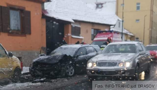 BRAȘOV. ACCIDENT GRAV la ieșirea din Cristian spre Râșnov! Mulți RĂNIȚI... 1 fb-img-1615446724346.jpg
