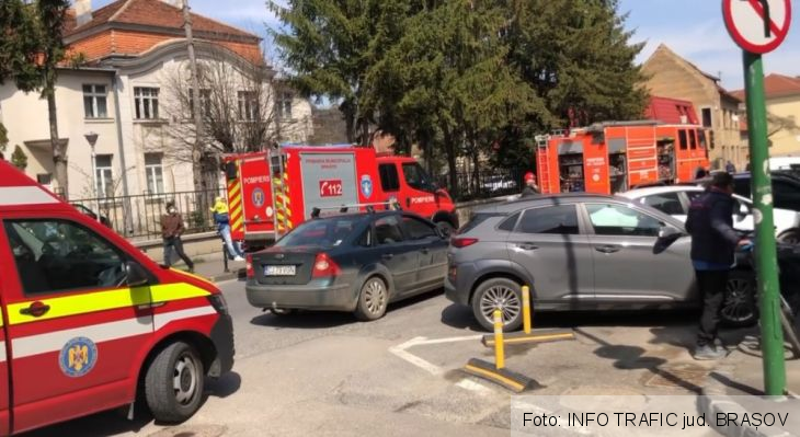BRAȘOV. Trafic blocat în timpul unei intervenții ISU, în Șchei (FOTO) 1 Screenshot_20210417-145719_Facebook_287639.jpg