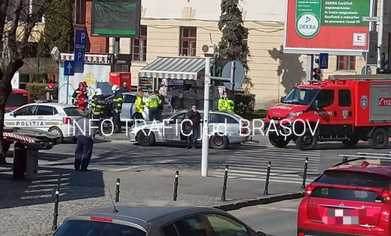 BRAȘOV. Autoturism ajuns pe trotuar, după o coliziune! 1 screenshot-20210401-193935-facebook.jpg