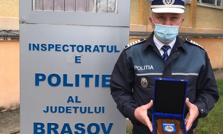 BRAȘOV. Un polițist din județ a primit „Placheta de onoare a Poliției Române” 1 whatsappimage2021-04-12at13-18-26.jpeg