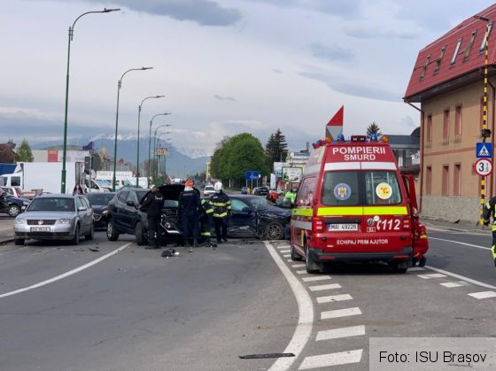 BRAȘOV. Accident între trei autoturisme, pe Șoseaua Cristianului (FOTO) 1 IMG-20210507-WA0015_288025.jpg