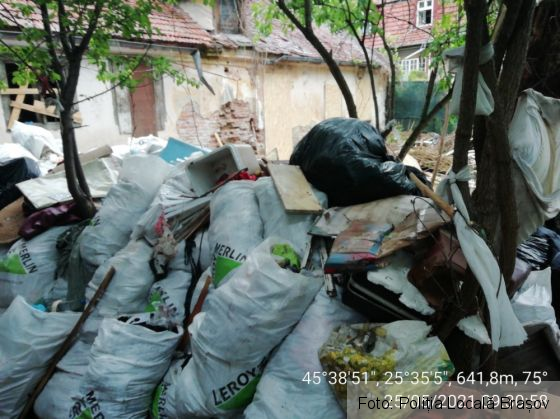 BRAȘOV. Focar de infecție într-un imobil din Livada Poștei (Galerie FOTO) 1 IMG-20210525-WA0025_288413.jpg