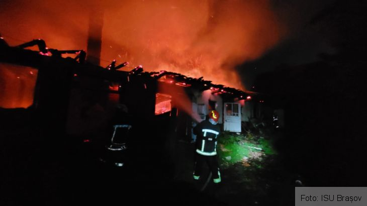 Județul BRAȘOV. Casă mistuită de foc, în această noapte (FOTO) 1 IMG-20210526-WA0000_288452.jpg