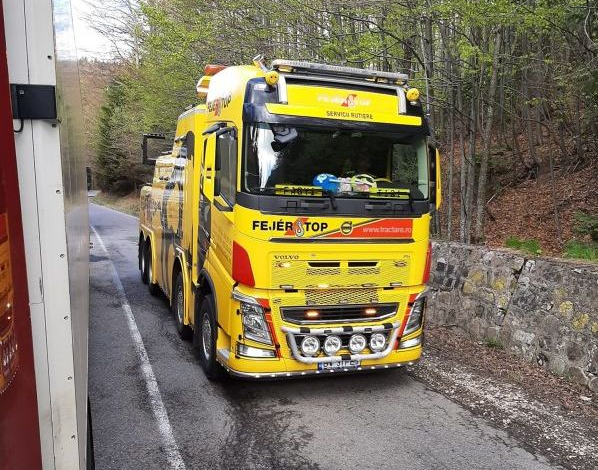 BRAȘOV. Ciocnire între un TIR și o autocisternă cu benzină! DESCARCERAREA... 1 accidentdn1a_2.jpg
